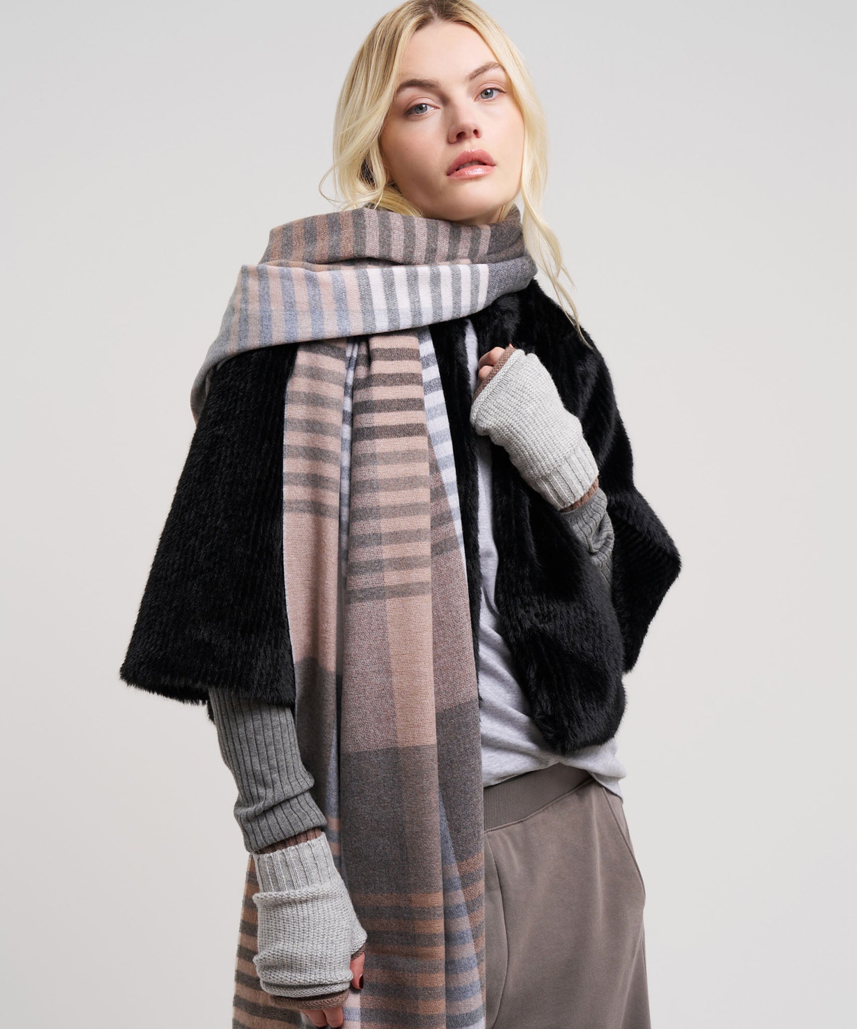 Crosby Fingerless Glove - Image 19